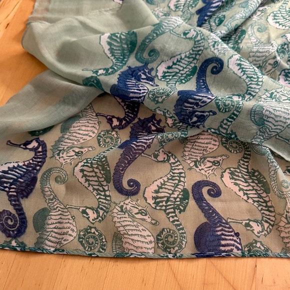 Seahorse Patterned scarf / wrap - Picture 4 of 4
